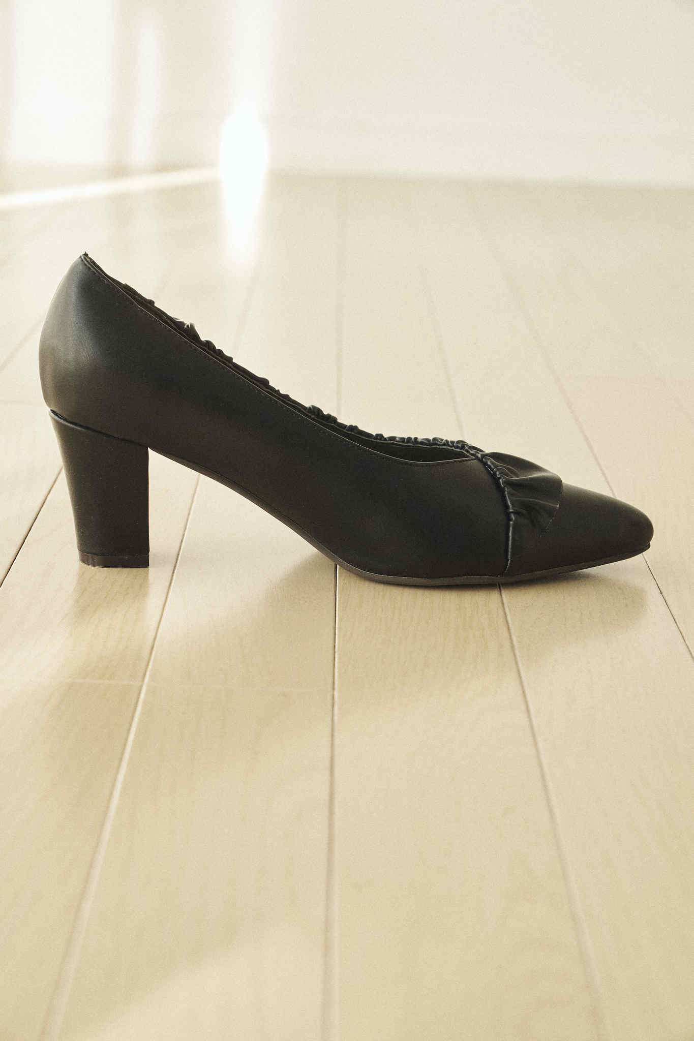 Ruffle pumps